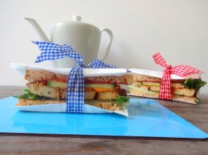 Veganes Sesam-Tofu-Sandwich
