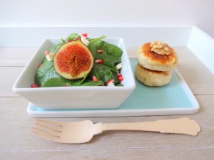 Herbstlicher-Salat-mit-Walnuss-Fladen