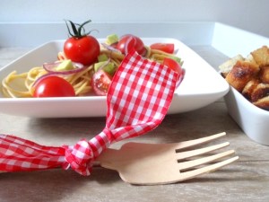 Spaghetti mit Avocado und Tomaten