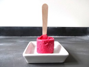 Himbeer-Eis am Stiel